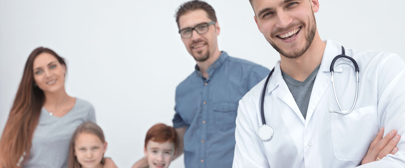 Medical Billing Experts in New York. Family Practice billing services. Family doctor and a family.