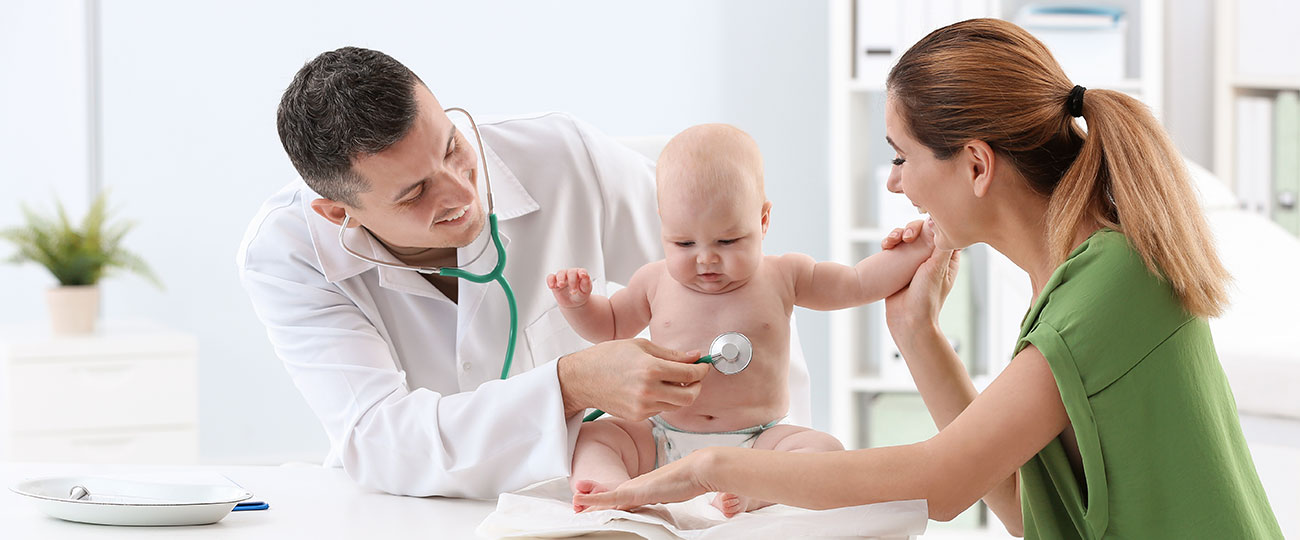 Medical Billing Experts in New York. Pediatrics billing services. Pediatric doctor checking a baby.